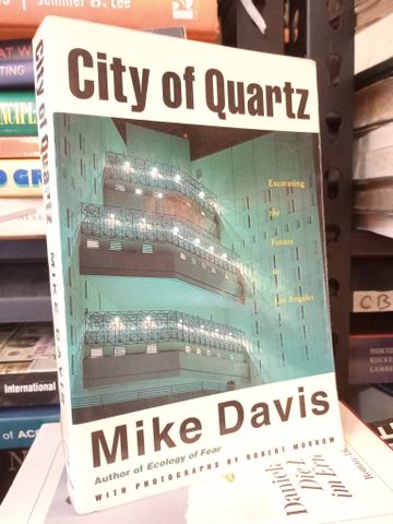 City of Quartz: Excavating the Future in Los Angeles - Mike Davis