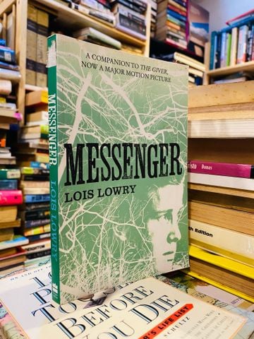 MESSENGER - LOIS LOWRY 