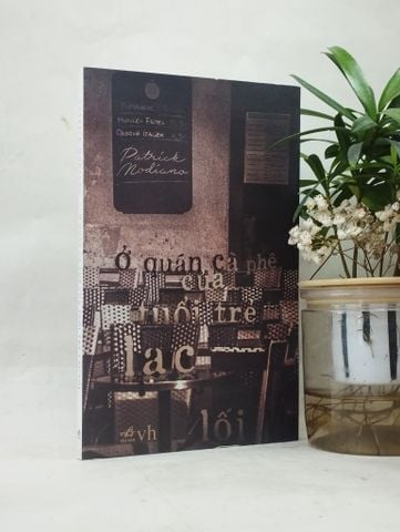  Ở quán cà phê của tuổi trẻ lạc lối - Patrick Modiano 