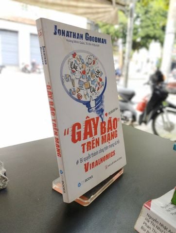 "Gây Bão" Trên Mạng - Jonathan Goodman