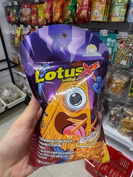Dorkbua bánh que hỗn hợp vị truyền thống vị hải sản mực cay 18g spicy squid stick biscuit
