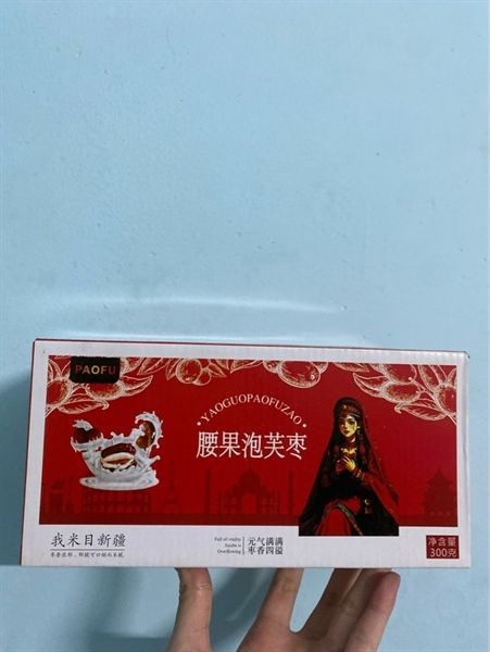 TÁO ĐỎ KÈM HẠT ĐIỀU ( Hộp )