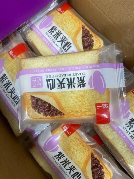 BÁNH MÌ NHÂN NẾP CẨM