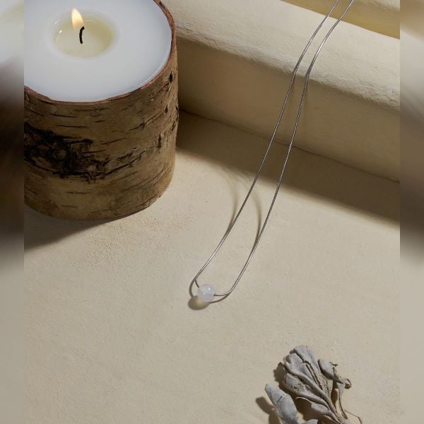  Dây chuyền dành cho mệnh Kim – Moonstone trắng: Bàn tay mềm mại - mã DCNU47 