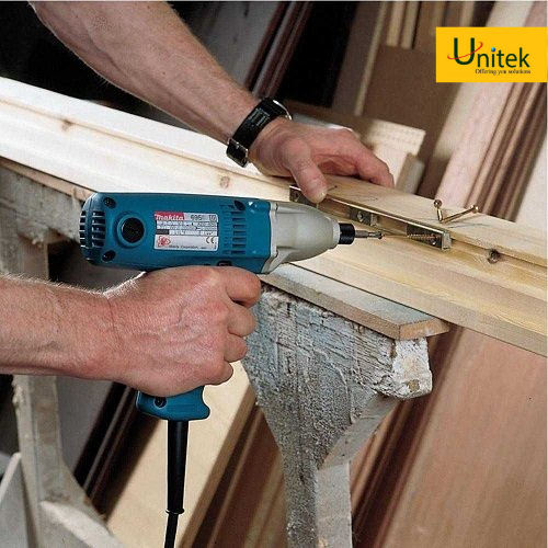 Máy vặn vít Makita 6951