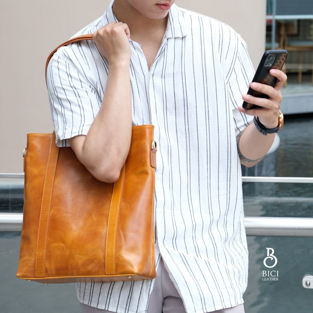 NEWS TOTE