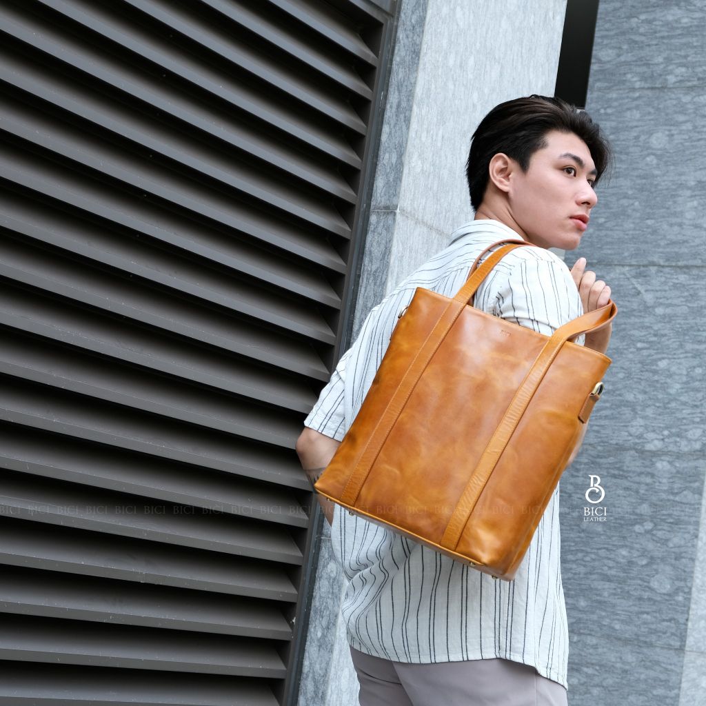 NEWS TOTE
