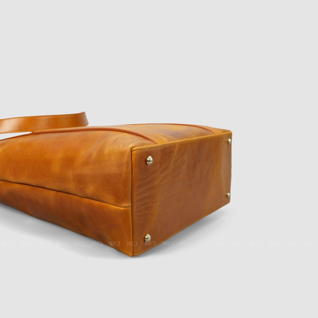 NEWS TOTE