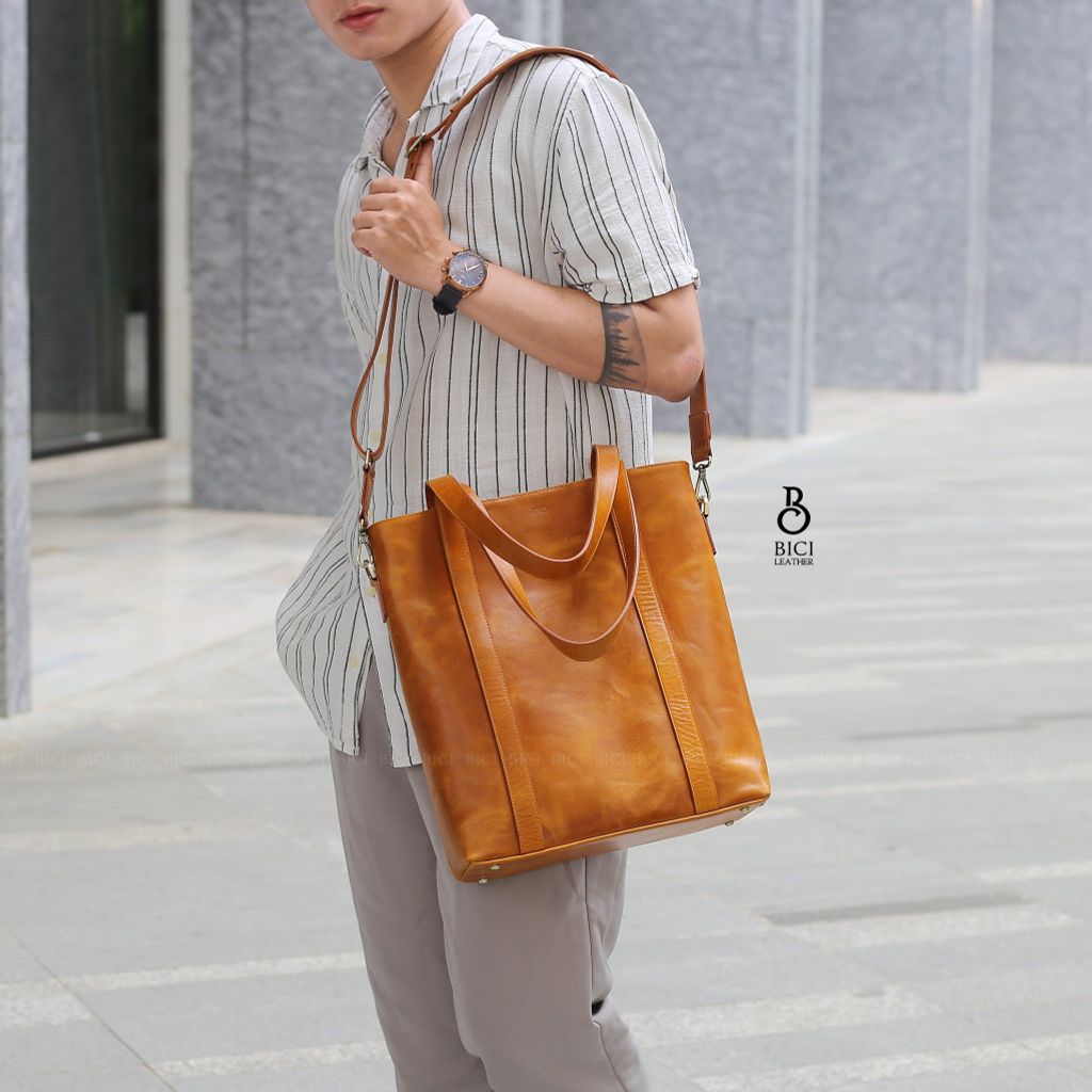 NEWS TOTE