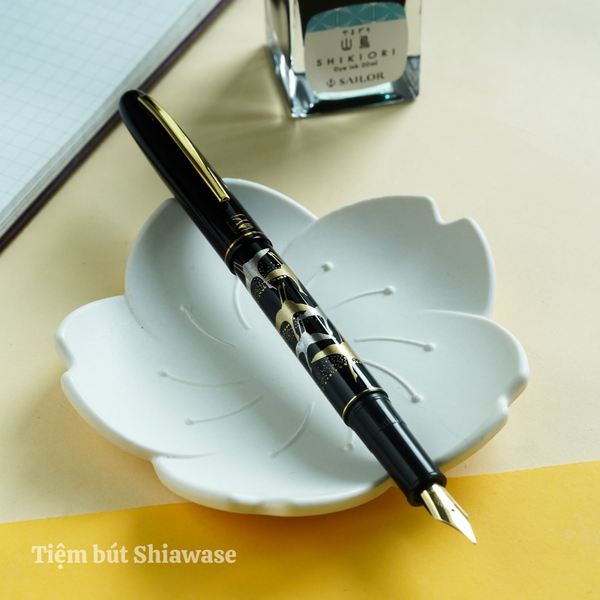 Kuretake Kindai Maki-e - Usagi Fountain Pen