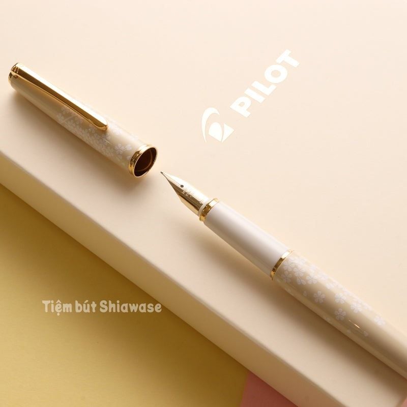  Bút Máy Pilot Lady White - Sakura 