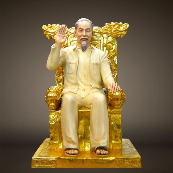 Tượng Bác Hồ ngồi