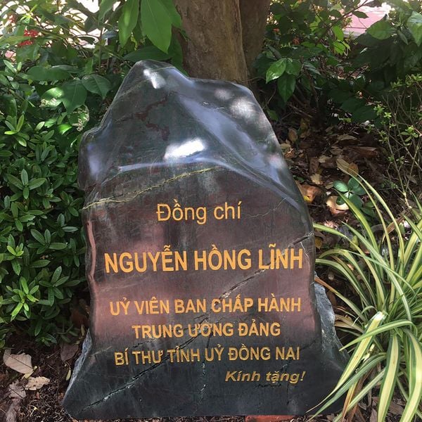 Đá bảng hiệu 8