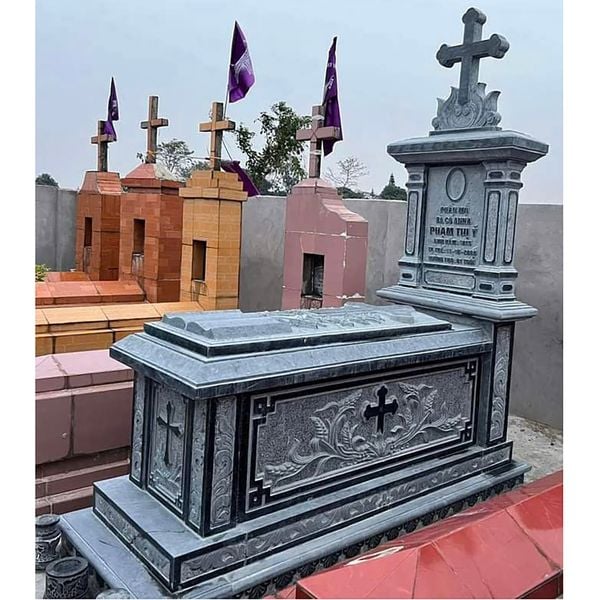 Mộ Đơn Công Giáo