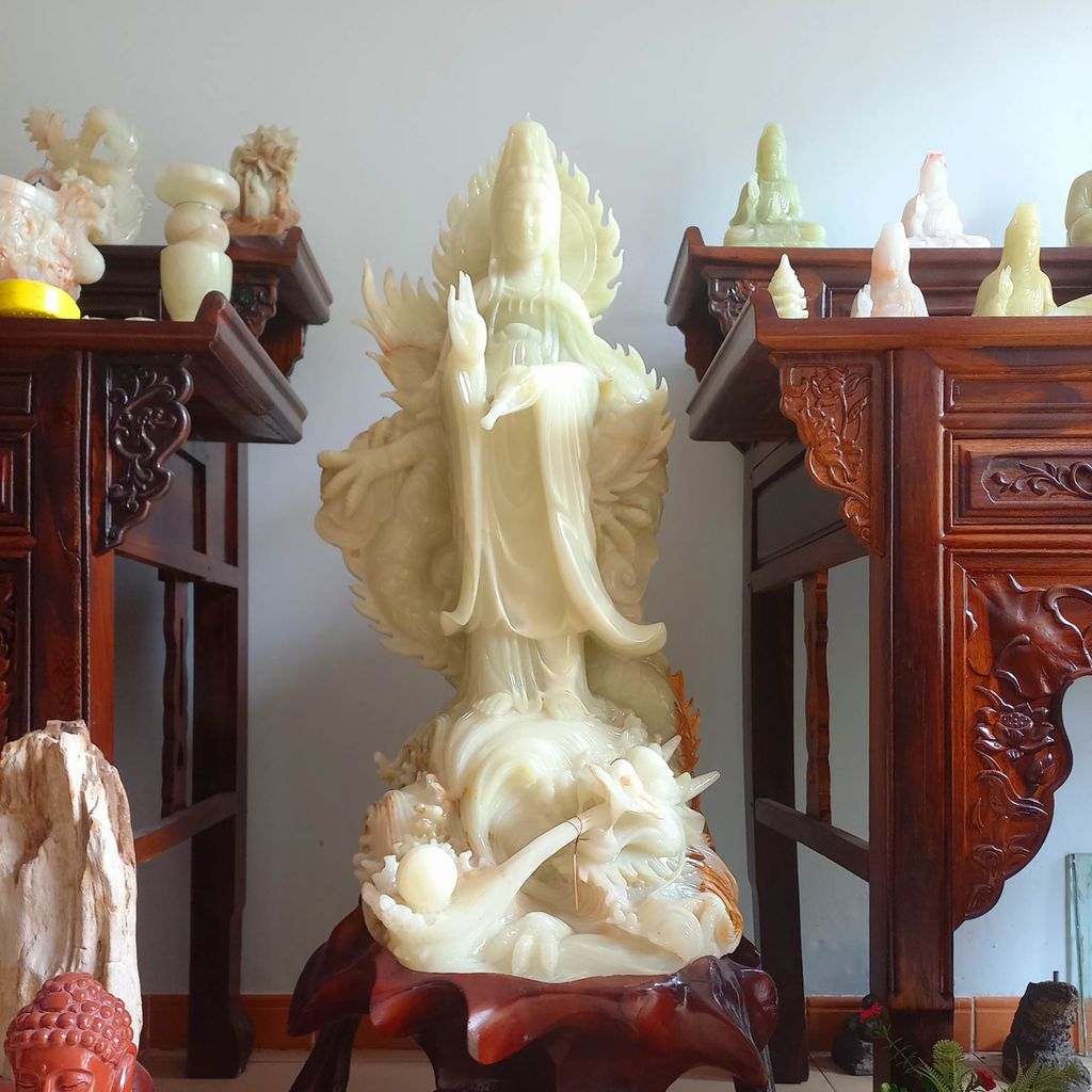 Tượng Phật Bà Quan Âm Đứng Ngọc Lục