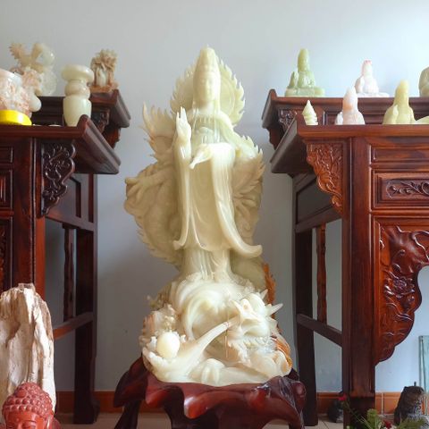 Tượng Phật Bà Quan Âm Đứng Ngọc Lục