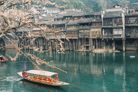 PHƯỢNG HOÀNG CỔ TRẤN-TRƯƠNG GIA GIỚI-THỔ TƯ THÀNH
