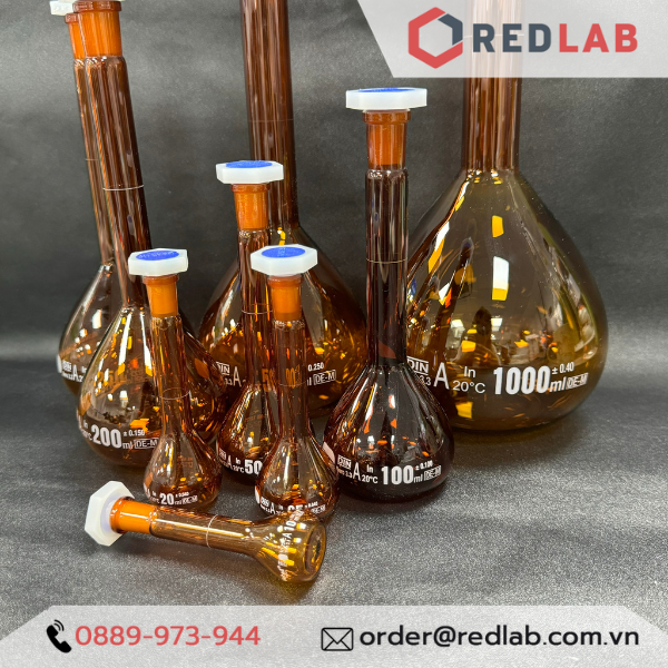 Bình định mức Nâu BIOHALL 1 2 5 10 20 25 50 100 200 250 500 ml 1L 2L 5L 10L, class A, nút nhựa, vạch sơn trắng, có VAT