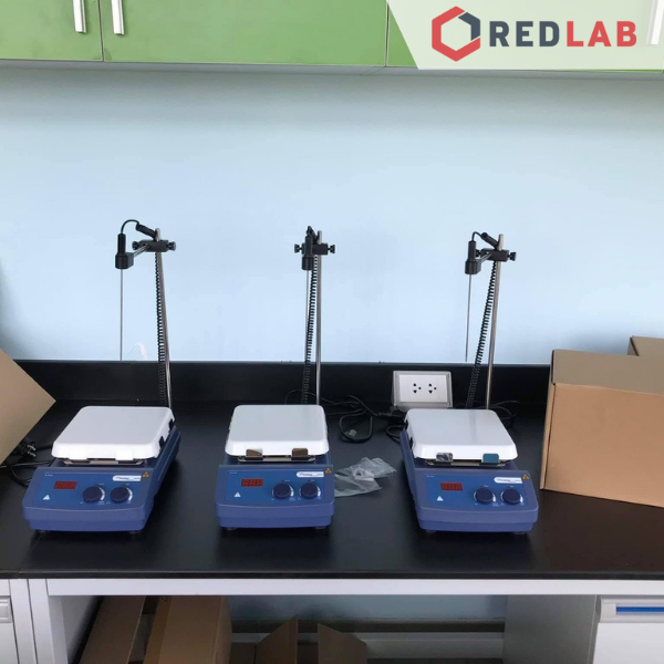 Máy khuấy từ gia nhiệt digital Phoenix RSM-04H, 1500rpm, 550°C, sensor PT1000-A, đĩa vuông 184mm, MH LED, BH 12T, có VAT