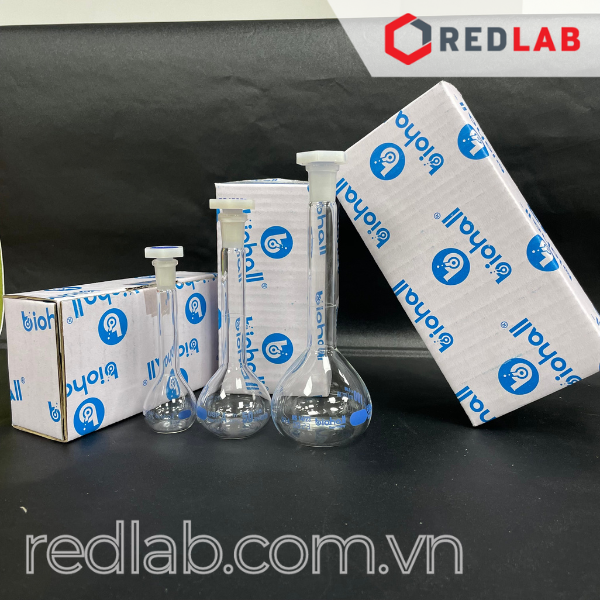 Bình định mức trắng BIOHALL chuẩn USP 1 2 5 10 20 25 50 100 200 250 500 ml 1L 2L 5L 10L, class A, nút nhựa, vạch sơn xanh, có VAT