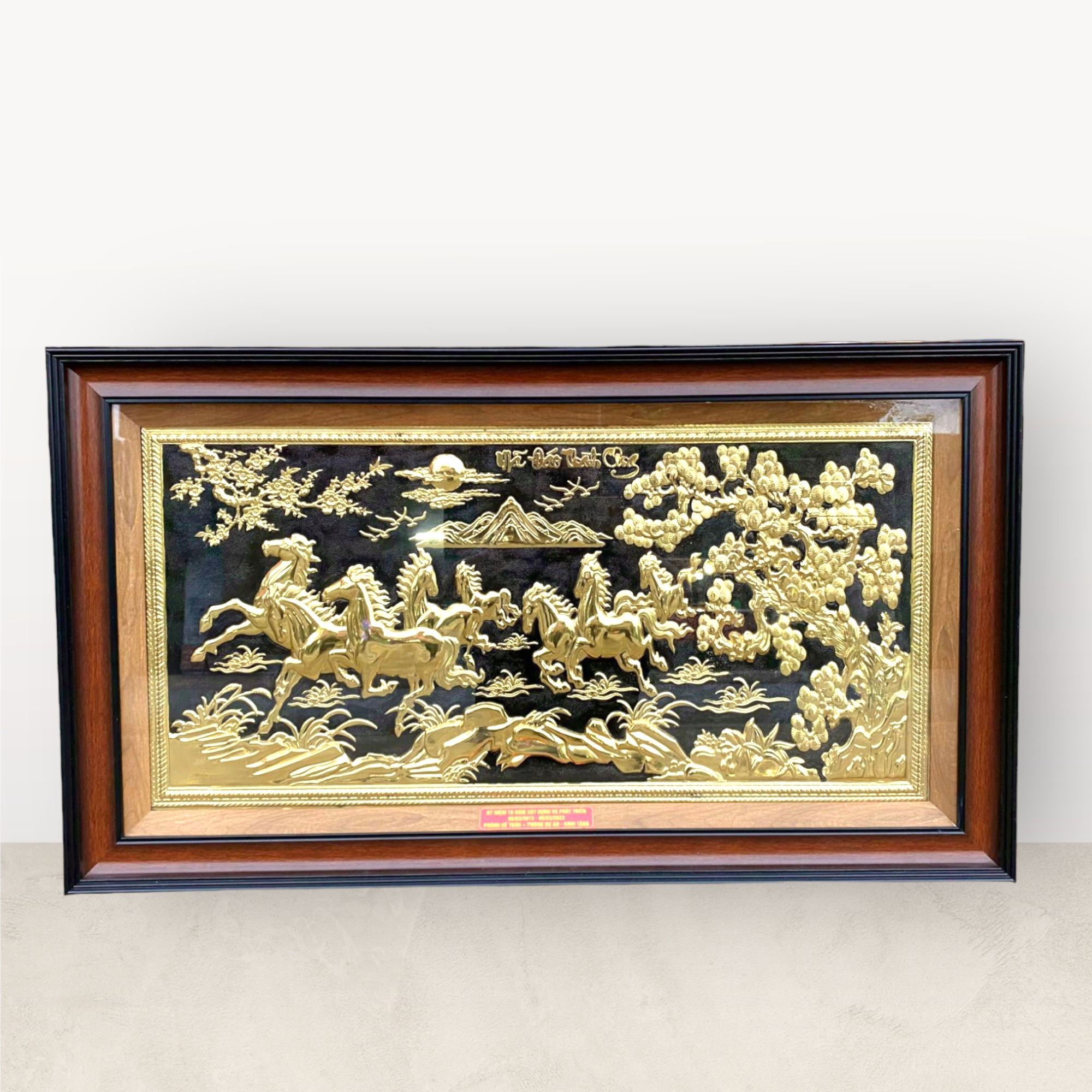  Tranh mã đáo thành công đồng vàng nền đen 52x92cm 