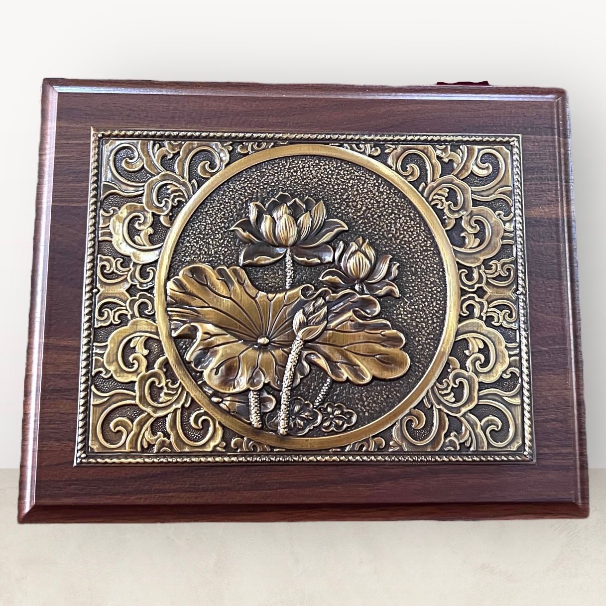  Tranh để bàn hoa sen đồng vàng màu giả cổ 20x25cm 