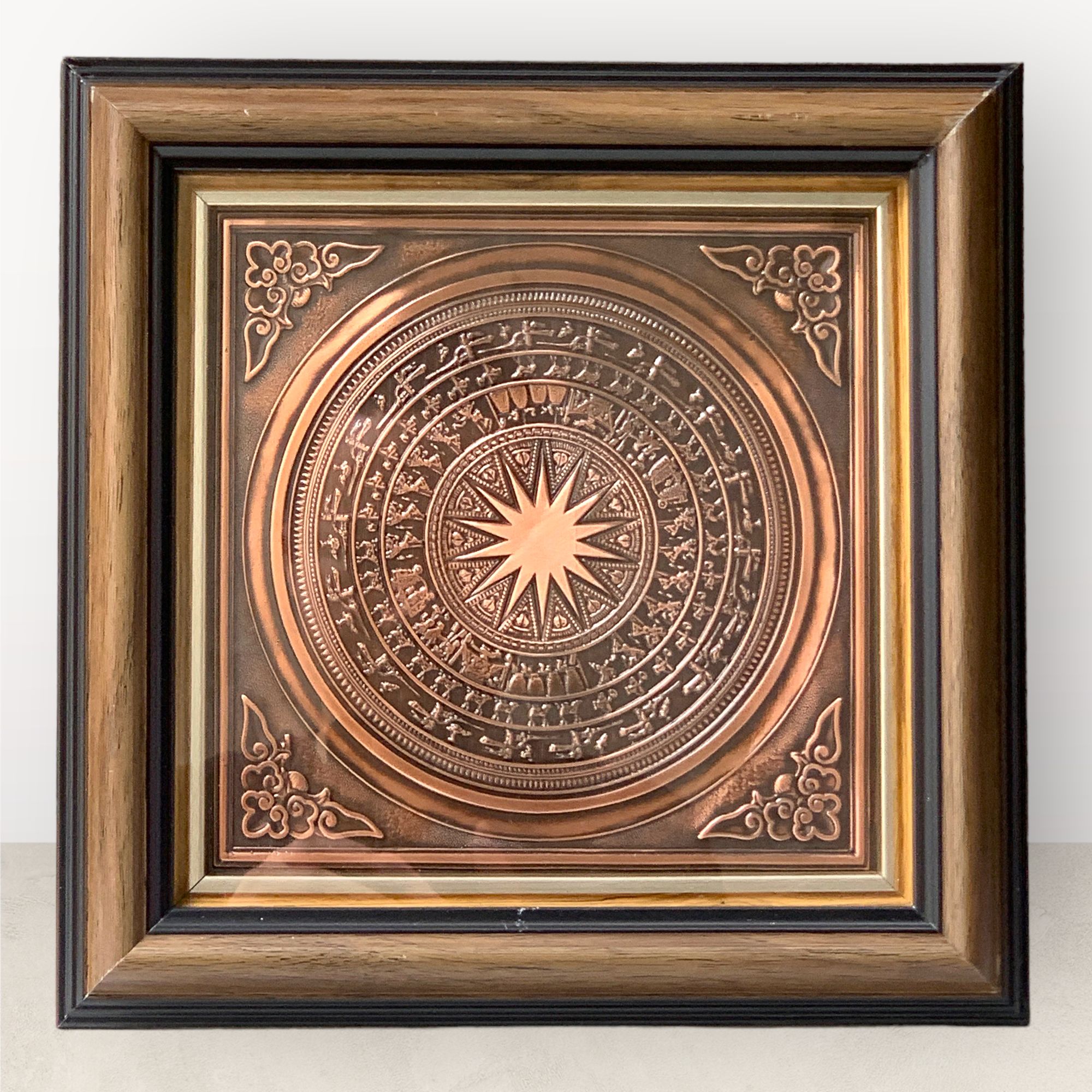  Tranh mặt trống đồng đỏ 26x26cm mẫu 2 