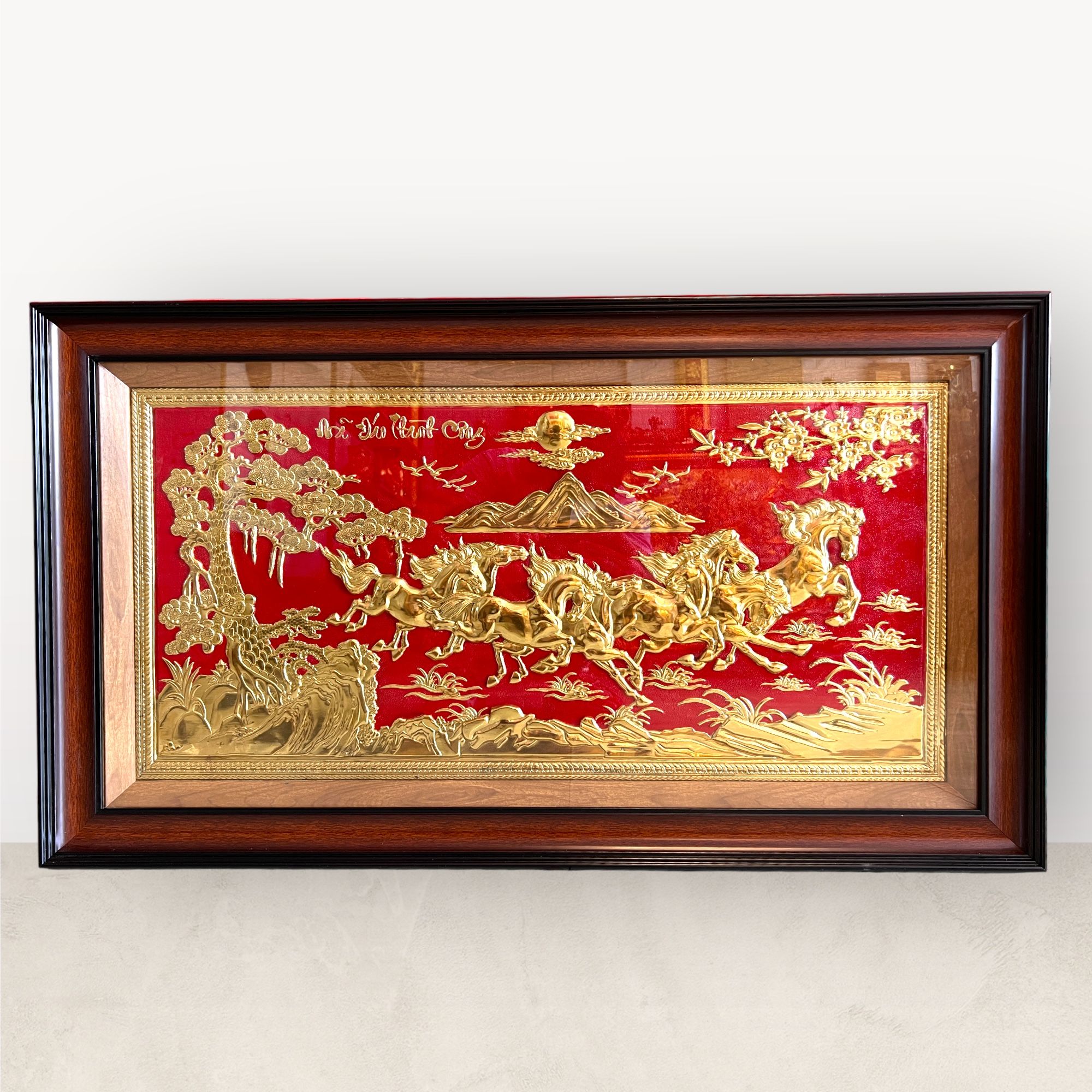  Tranh mã đáo thành công đồng vàng nền đỏ 52x92cm mẫu 1 