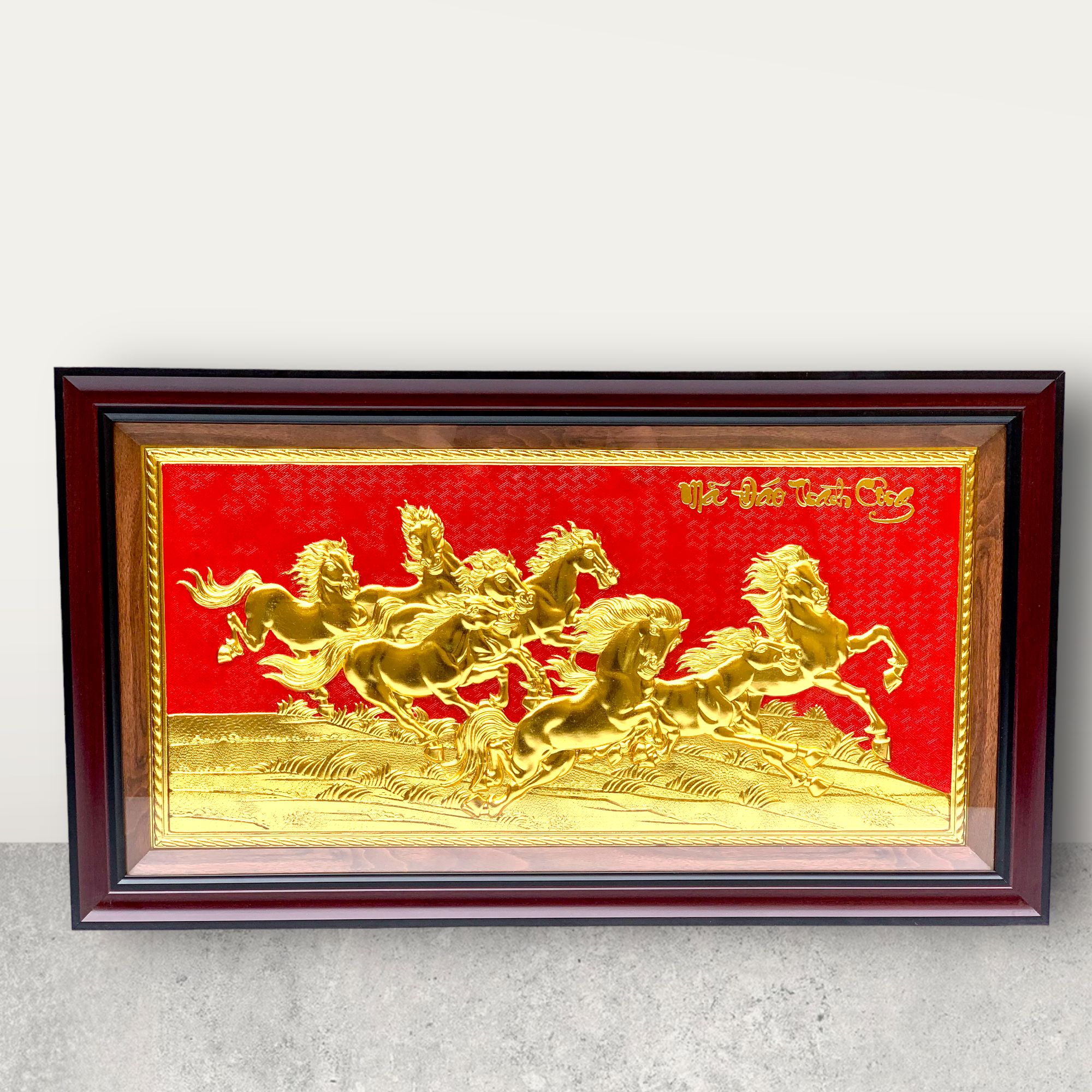  Tranh mã đáo thành công đồng vàng mạ vàng 24K nền đỏ 52x92cm 