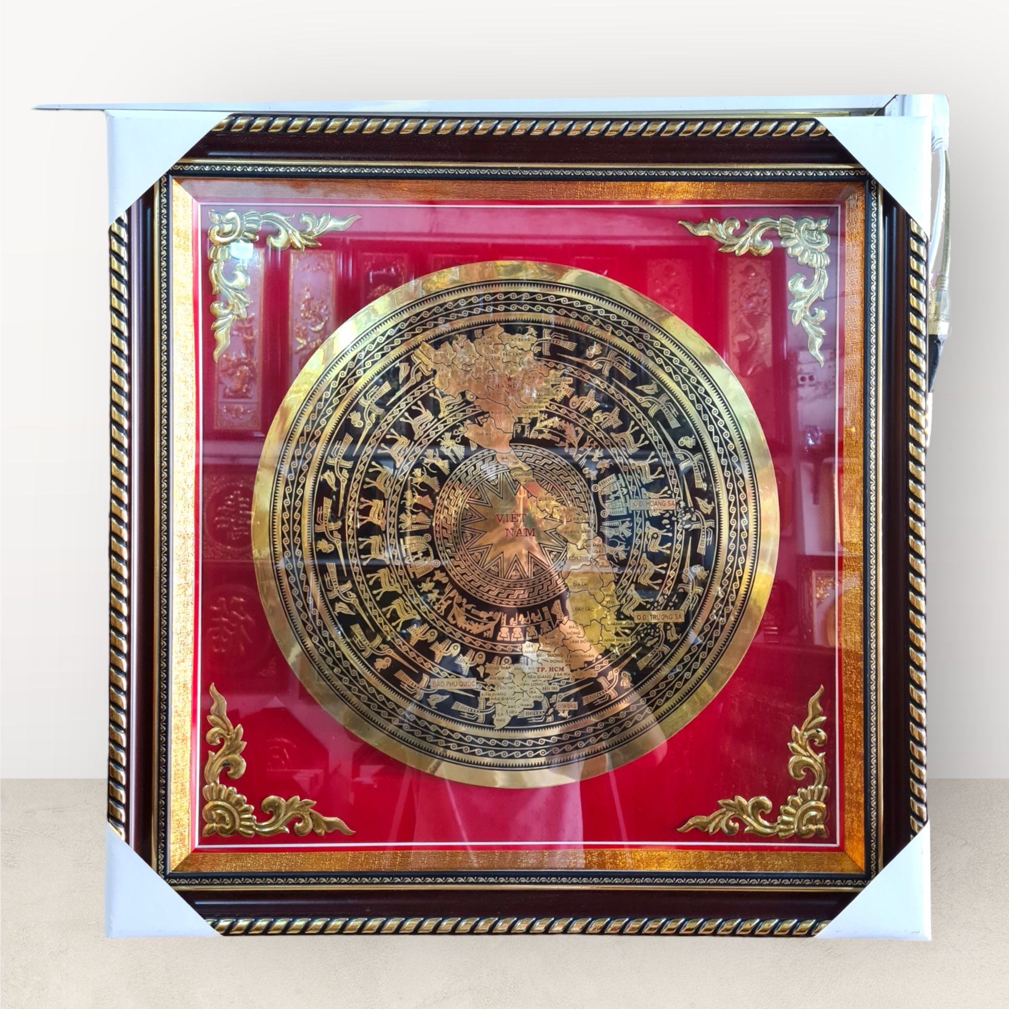  Tranh mặt trống ăn mòn đồng vàng đk 40cm, khung 60cm 