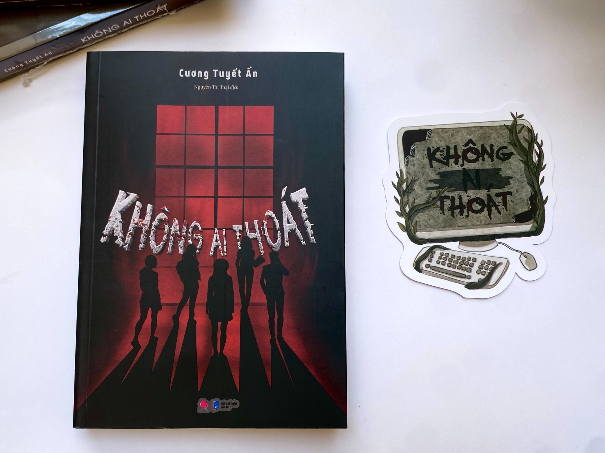  Sách - Không ai thoát 