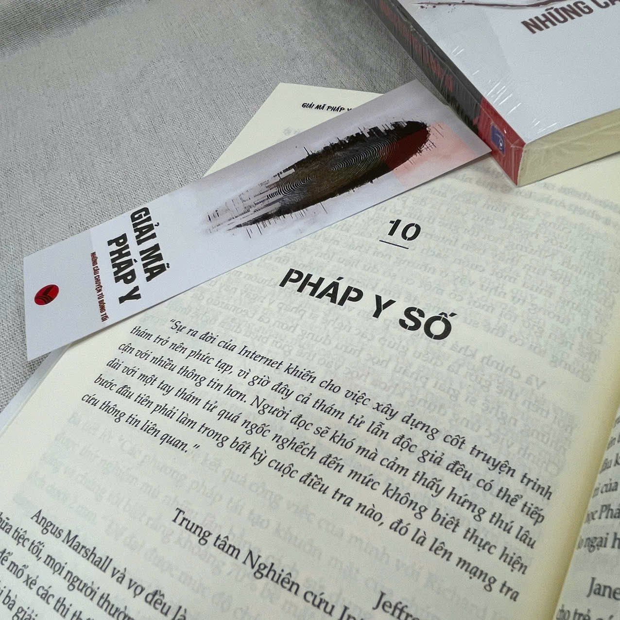  Sách - Giải mã pháp y - Những câu chuyện từ bóng tối 