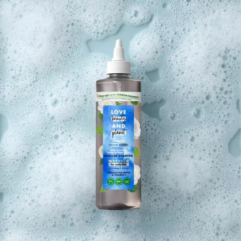 Dầu gội cho tóc xoăn, khô, dợn sóng Love Beauty and Planet Hydrating Dream Waters Micellar 266 mL [Mỹ]