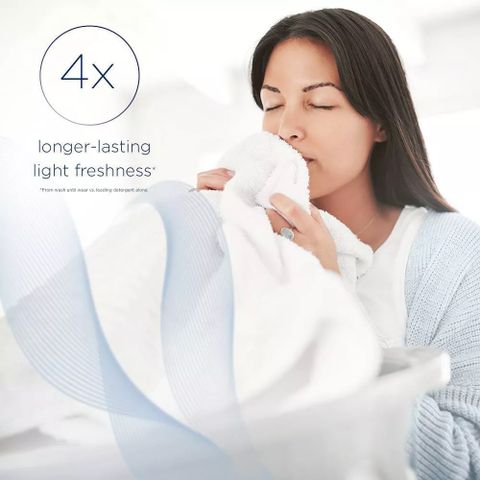 Hạt tăng hương thơm cho quần áo Downy Ocean Mist Light In-Wash Laundry 680 gr [Mỹ]