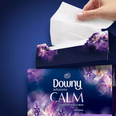 Giấy thơm sấy làm mềm vải hương hoa oải hương Downy Infusions 105 tờ [Mỹ]