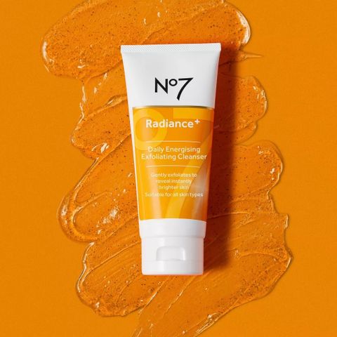 Sữa rửa mặt tẩy tế bào chết No7 Radiance+ 100 mL [Mỹ]