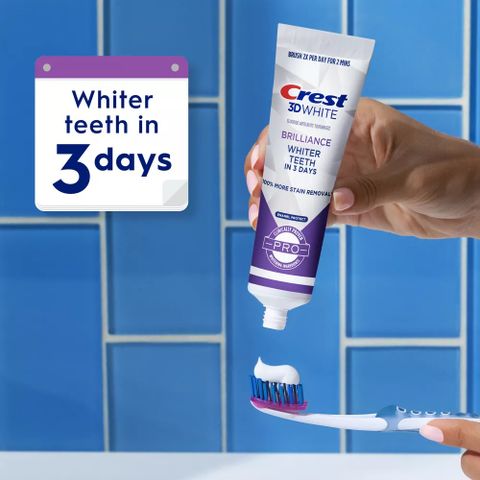 Kem đánh răng trắng sáng Crest 3D White Brilliance Luminous Purple 110g [Mỹ]