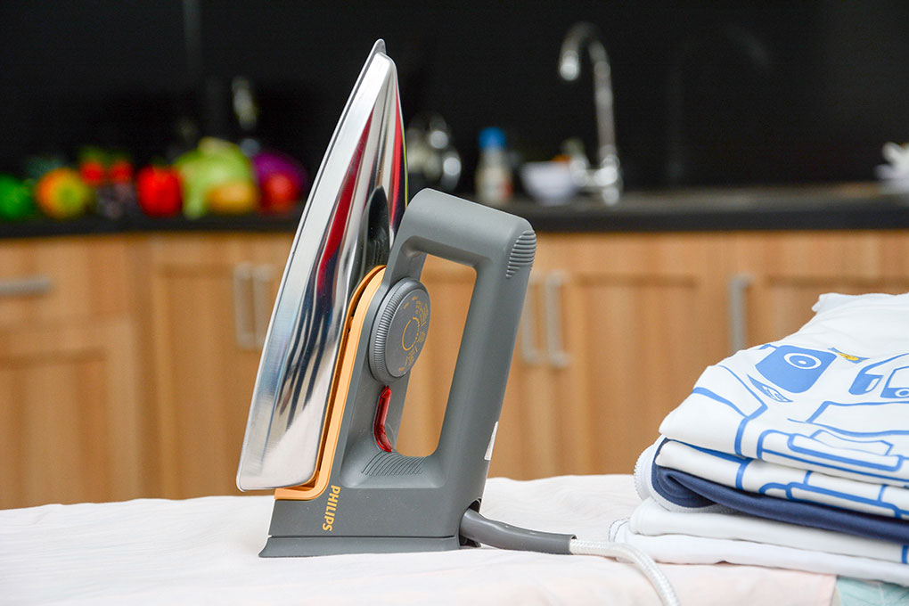 Bàn ủi Philips HD1172