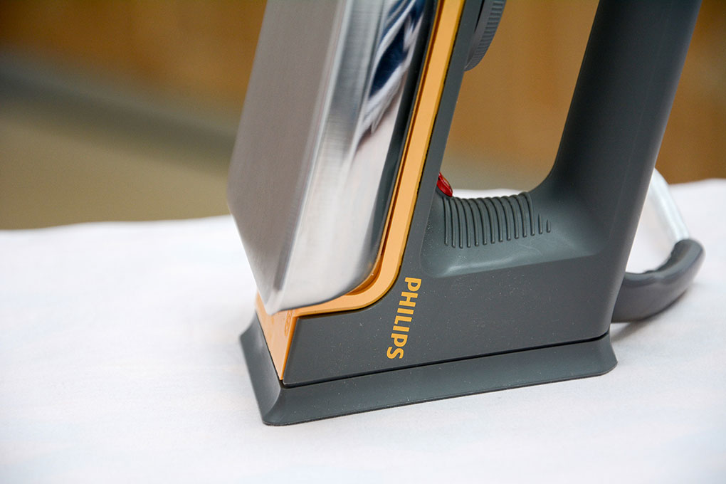 Bàn ủi Philips HD1172