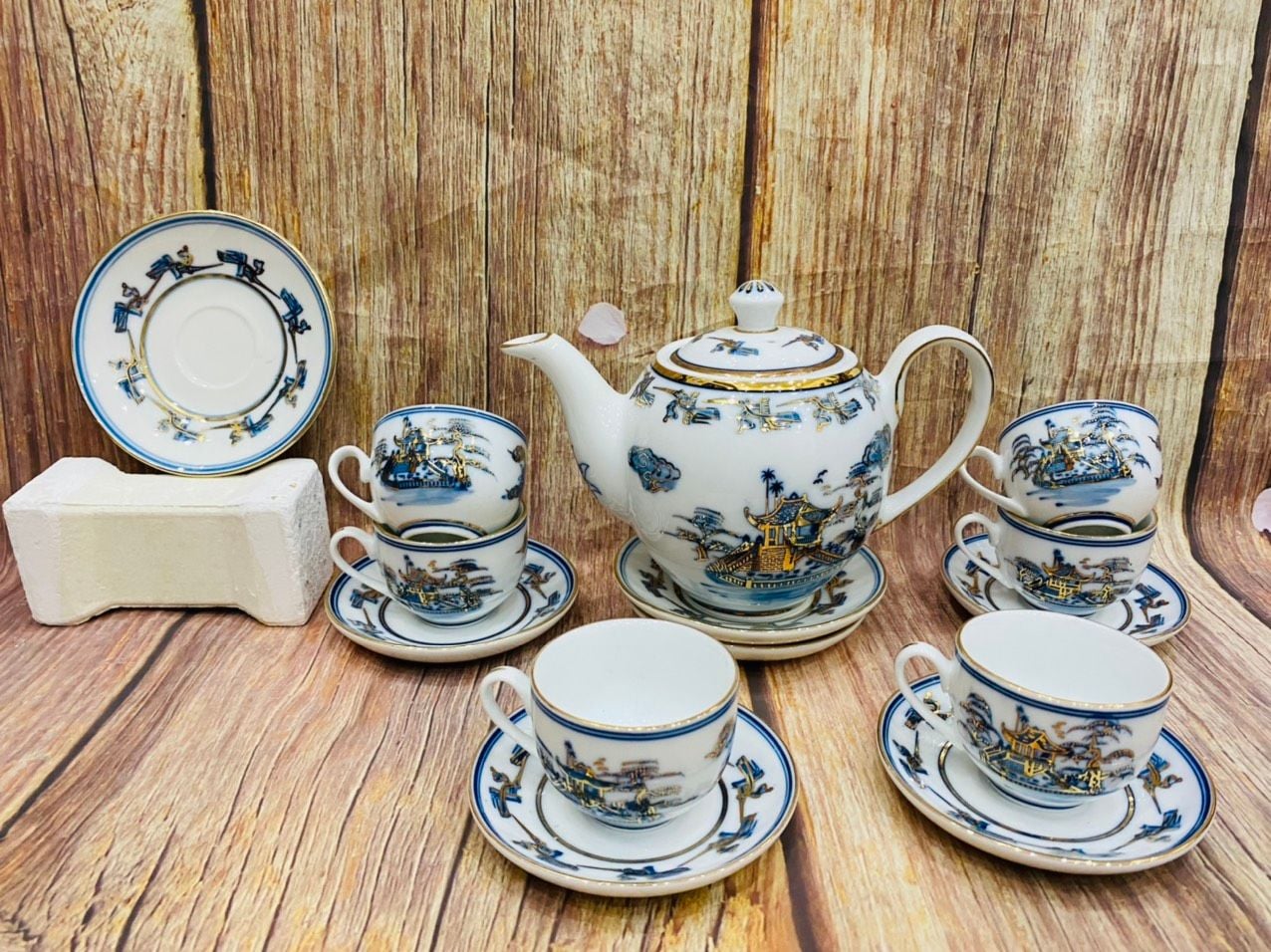  BỘ ẤM CHÉN HOA SEN VÀ CẢNH HÀ NỘI 