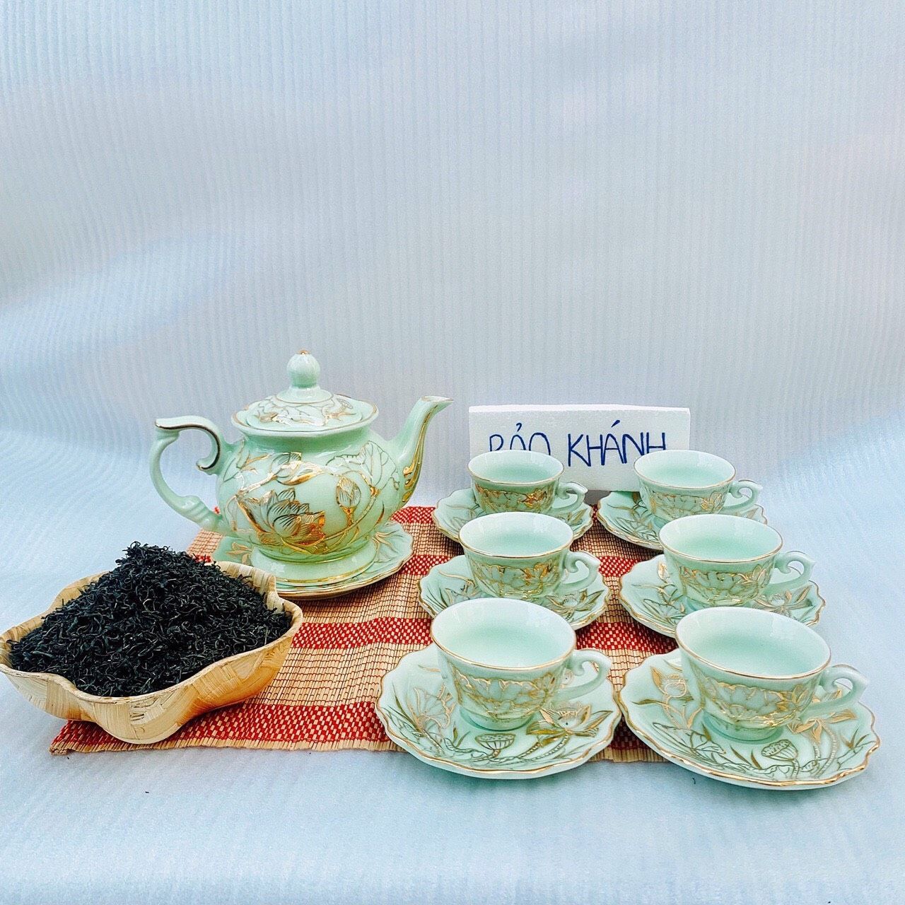  bộ ấm chén hoa sen nổi vẽ vàng 