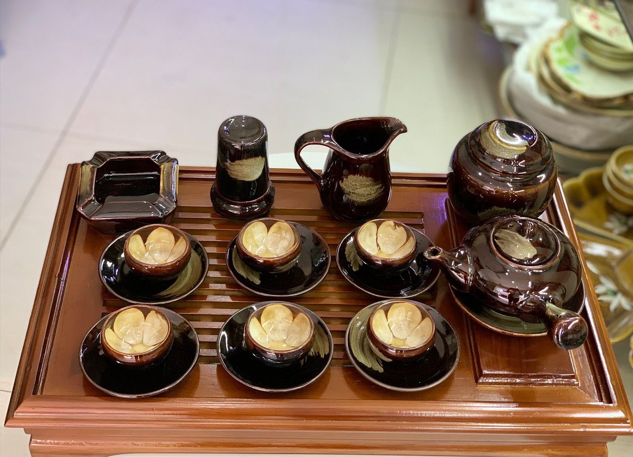  Bộ Ấm Chén Men Hoả Biến Nâu Quệt Dáng Chuôi Chén Lòng Hoa (Kèm Phụ Kiện) 