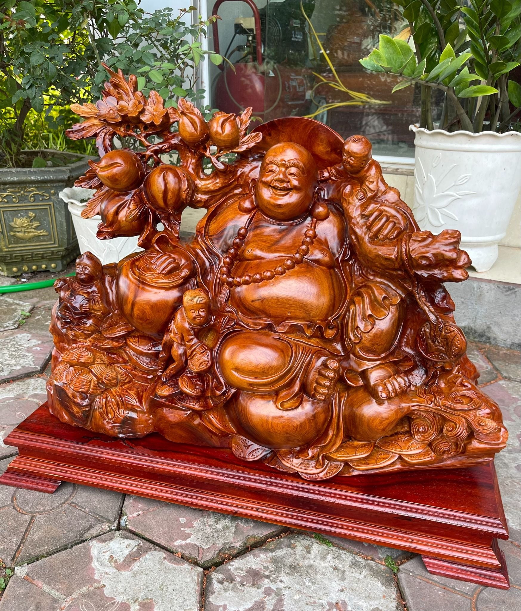  Bức Tượng Di Lạc Tam Phúc Vác Đào - Biểu Tượng May Mắn và Thịnh Vượng 