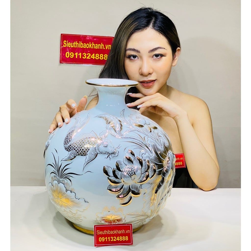  [HÀNG NGHỆ NHÂN]-Bình hút lộc Bát Tràng đắp nổi vẽ vàng họa tiết lí ngư 