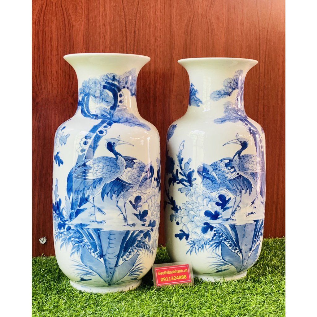  Lục bình men lam vẽ phong cảnh 