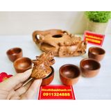  THỦ CÔNG MỸ NGHỆ TẠI XƯỞNG-BỘ ẤM CHÉN GỖ HƯƠNG ĐỤC NGUYÊN KHỐI-BÁT TRÀNG BẢO KHÁNH 