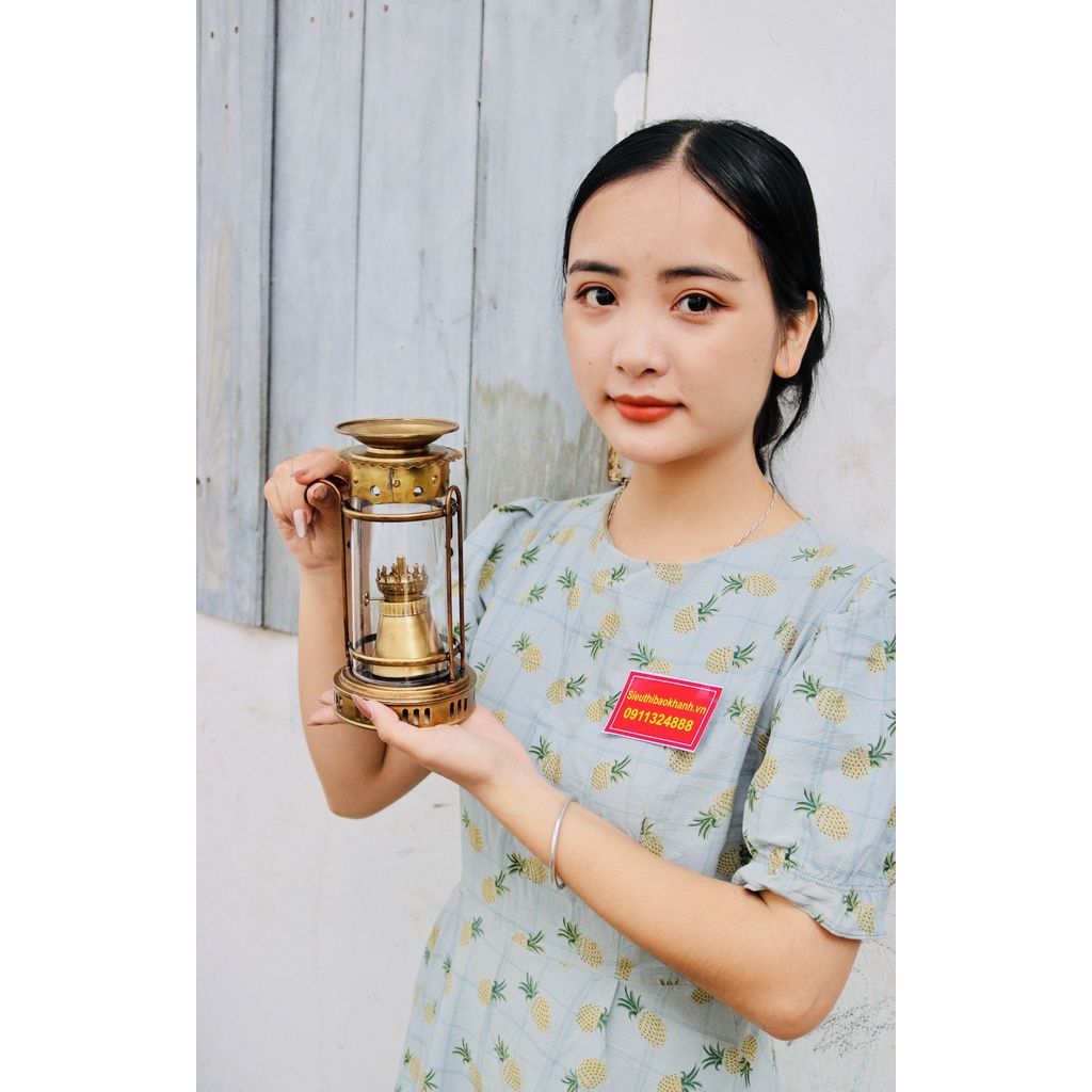  Đèn dầu đồng cổ 
