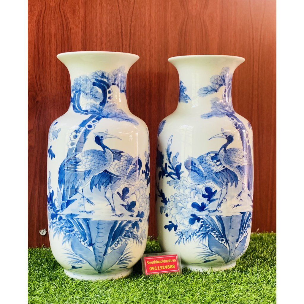  Lục bình men lam vẽ phong cảnh 