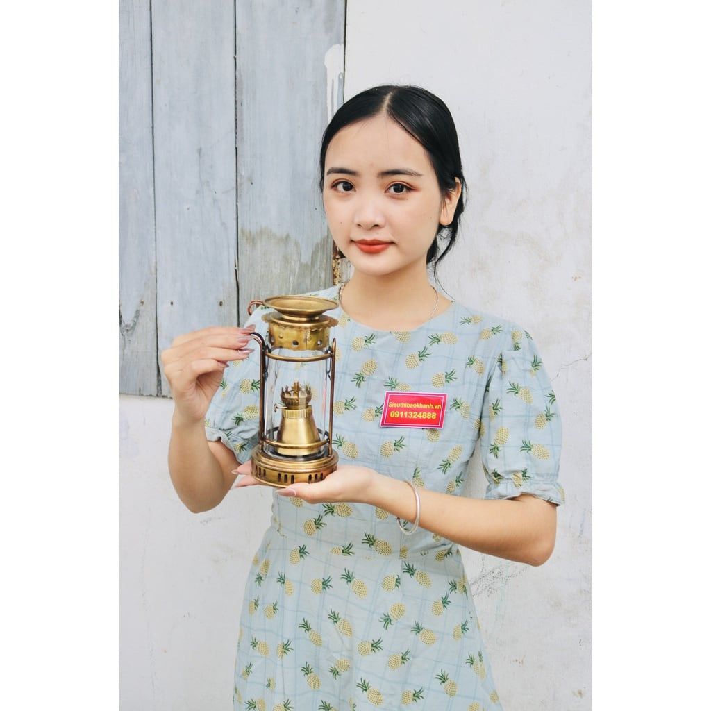  Đèn dầu đồng cổ 
