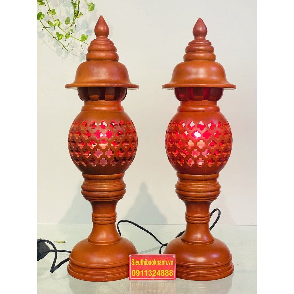  Cặp đèn thờ chất liệu gỗ hương cao cấp loại 50cm (có nút chỉnh sáng) 